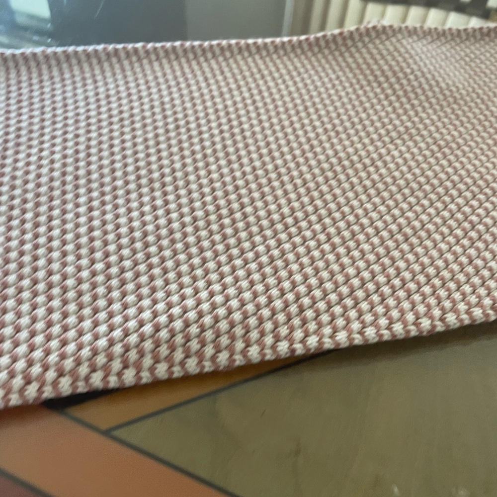 Very beautiful and soft scarf. Nicely woven and brand new